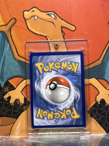 Orbeetle V Ultra Rare Vivid Voltage 020/185, NM Pokemon Card